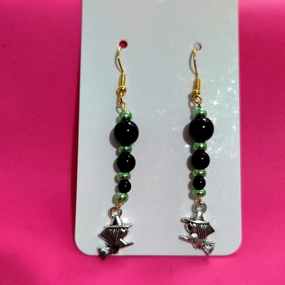 Earring - Picture 1 of 1